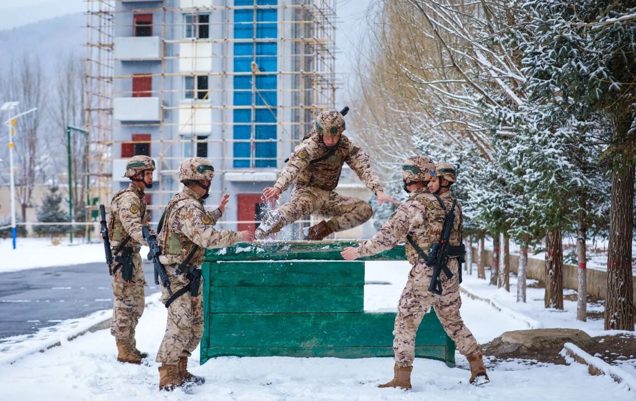 武警甘肃总队甘南支队某部体能训练（中国军号）烽火问鼎计划​​​