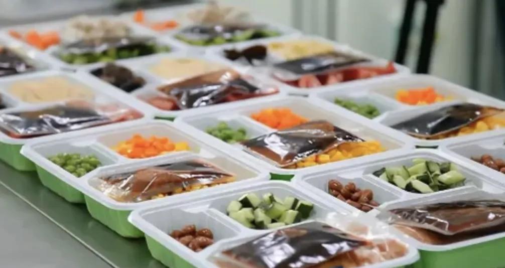 饭店卖预制菜没问题，不说明也能接受，但是菜价还按照正常价格甚至高价，那就是“耍流