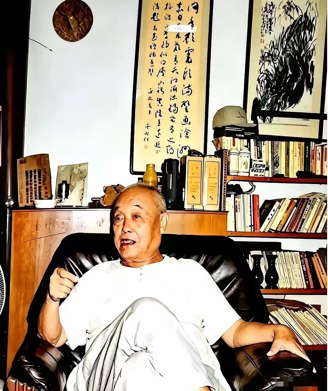 过脸皮厚的，真没见过把无耻直接刻进骨灰里的。活到97岁，背着无数地下党先烈沉甸