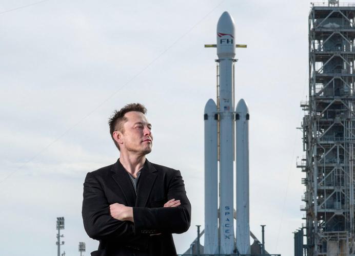 马斯克的十大标签：1.全球第一首富：财富5000亿美元级别，如果spaceX