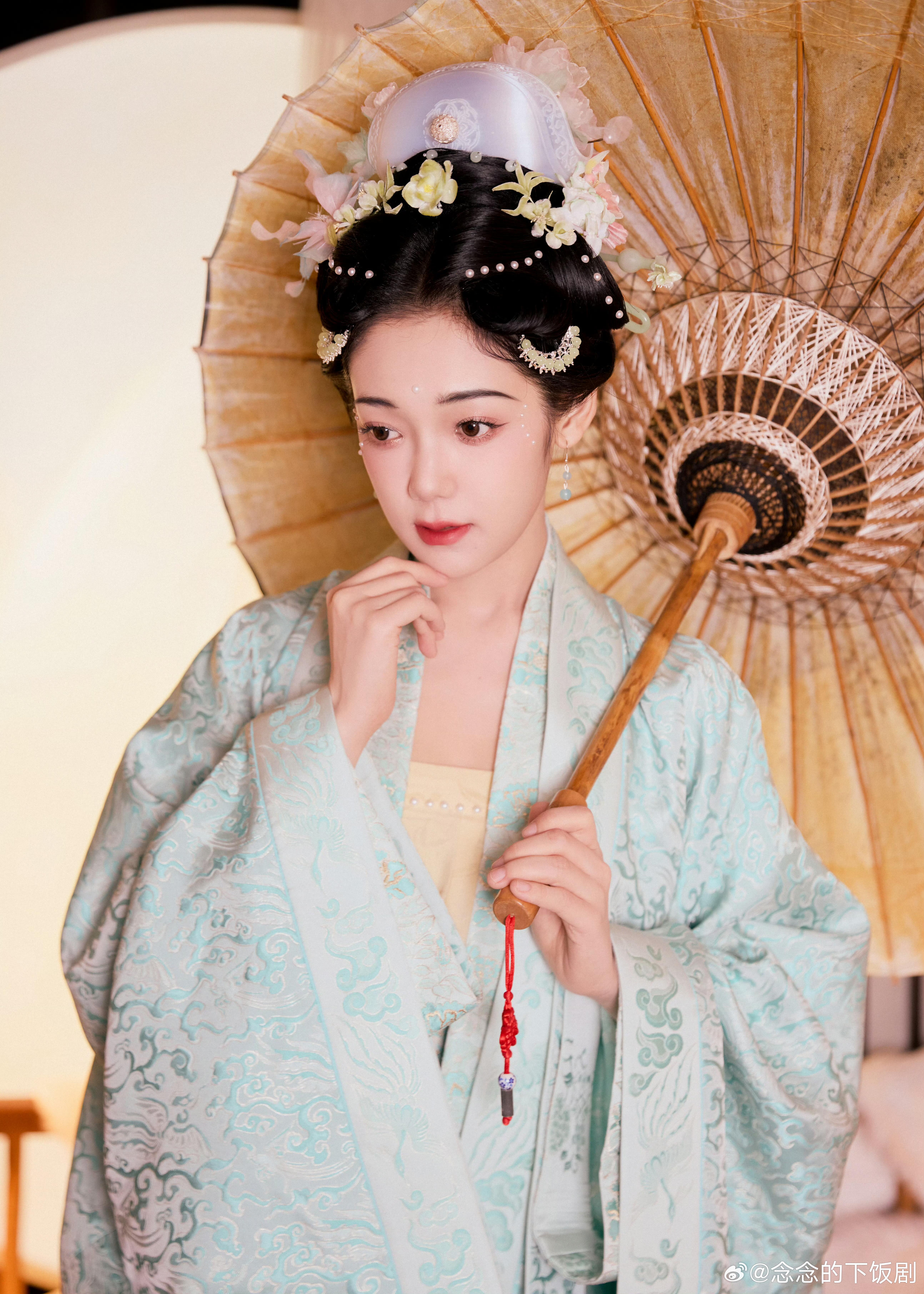 全屏欣赏总台元宵晚会4美古风美人赏心悦目四美会带来🎵《好彩头》古风美女子们光