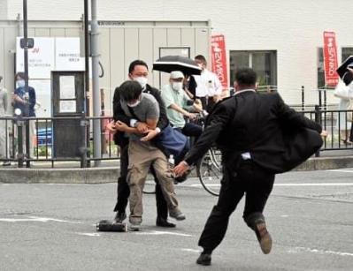 假设山上彻也刺杀失败，安倍晋三还和妻子一起过着神仙眷侣的日子？其实他的身体早就垮