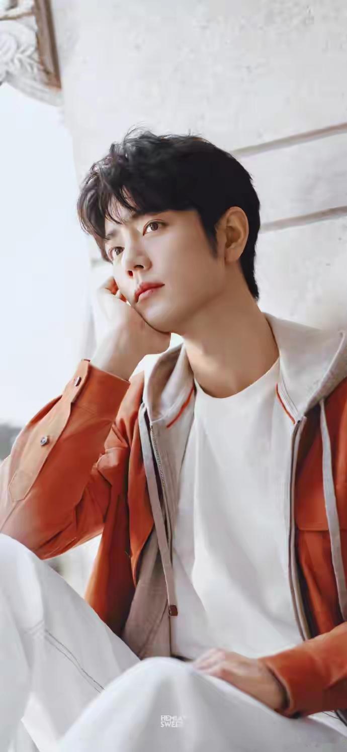 2025年内娱最赚钱的10位明星榜单出炉，肖战以超4亿年收入登顶，赵丽颖、王一博