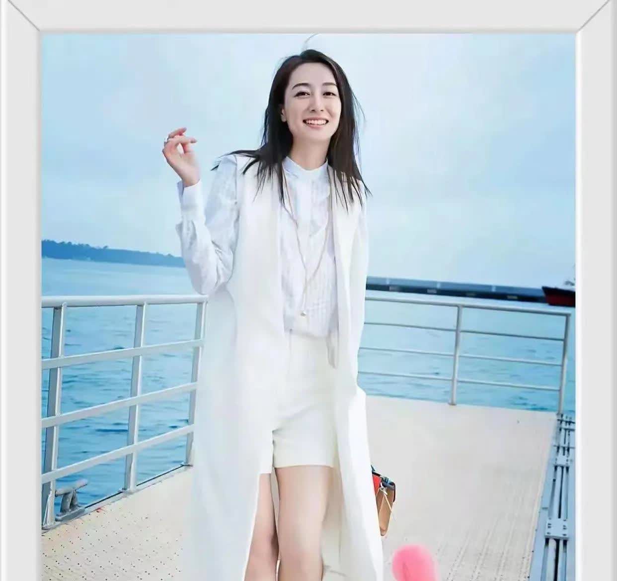 董维嘉的玉足也太美了吧！
