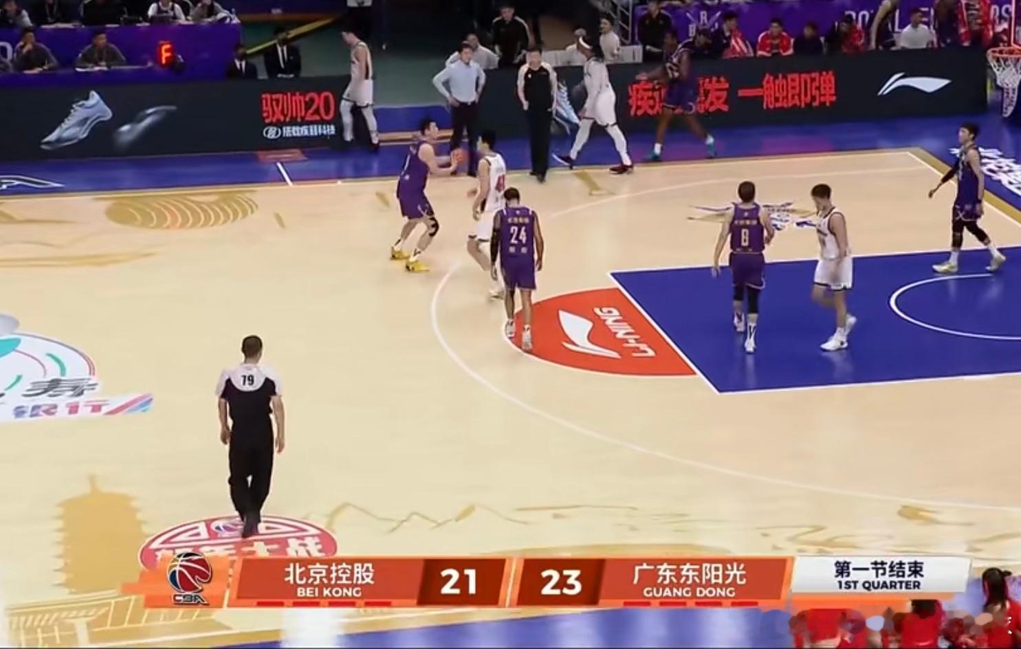 萨姆纳单节18分1板1助攻，第一节结束，广东男篮23比21暂时领先北控男篮！第一