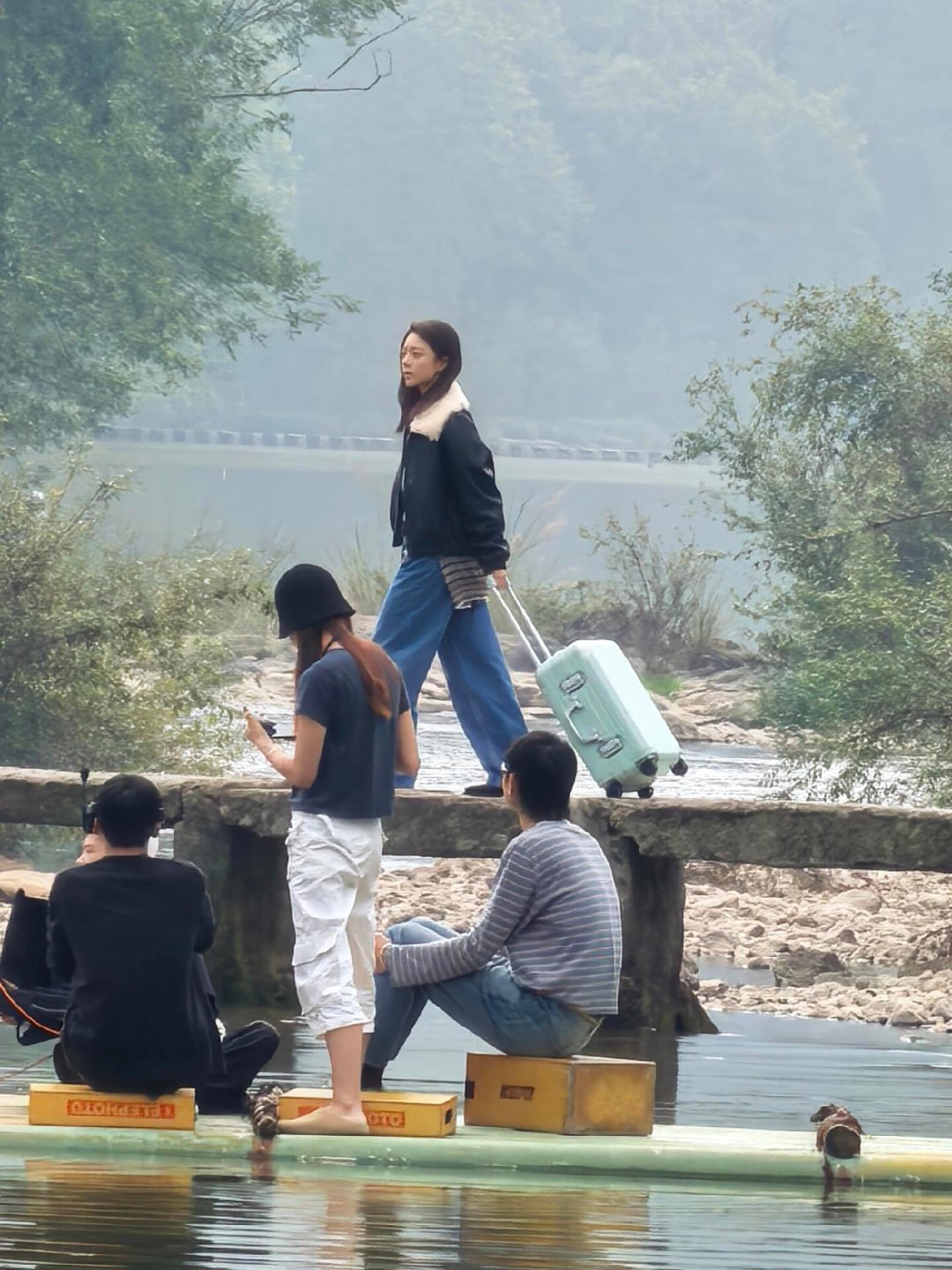 果然不是在拍戏就是拍商务，没有一天休息🌾被人偶遇了#赵今麦无可替代##赵今麦#​