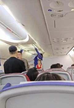北京青年报7月19日披露：2019年11月18日19时25分许，被告人王某深至山