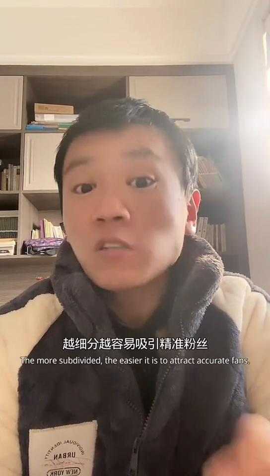 自媒体成长从0到1。是不是刚入门就慌了，不知道拍什么，对着镜头就紧张，发出去的