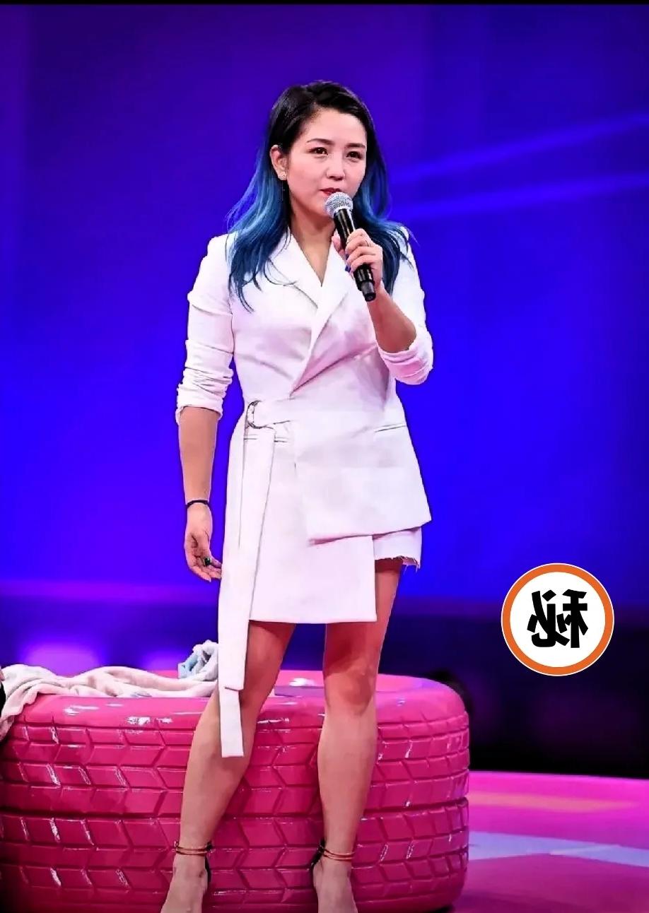 太敢说了！何洁一句“我没出轨，只是离婚6个月生了现任孩子”，直接撕开娱乐圈感情的