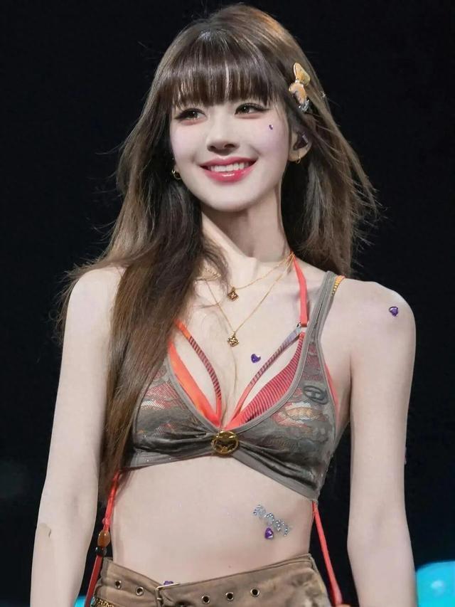 谁能想到，一直走清甜邻家路线的赵露思，演唱会造型直接惊艳众人！事业上她凭着多部