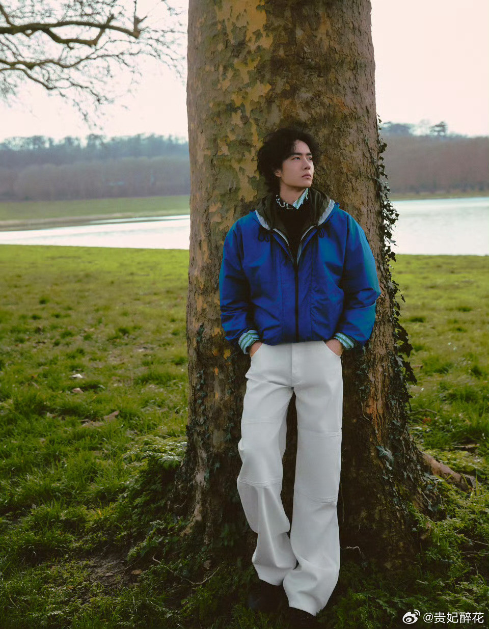 王一博inLOEWE💙🌿全球品牌代言人登场！简单明亮的蓝白运动风造型