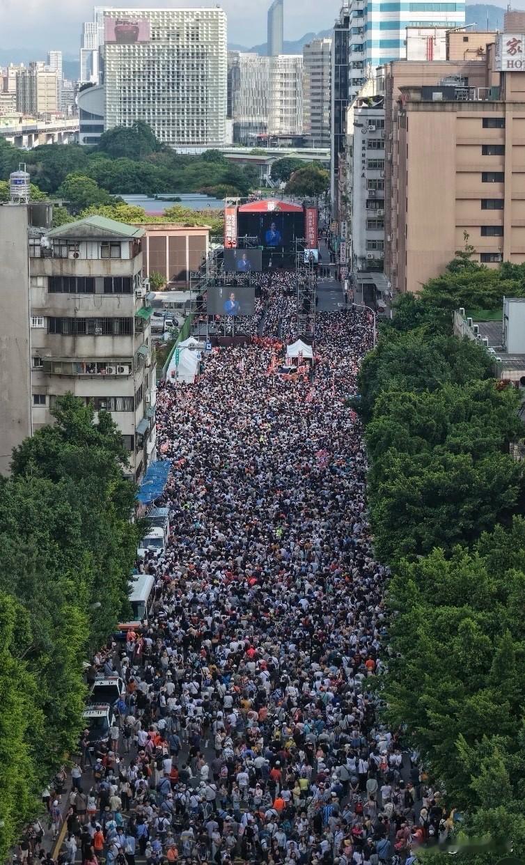 沈伯洋竞选总部成立突破12万人？民进党台北长参选人沈伯洋昨天（4日）下午举行