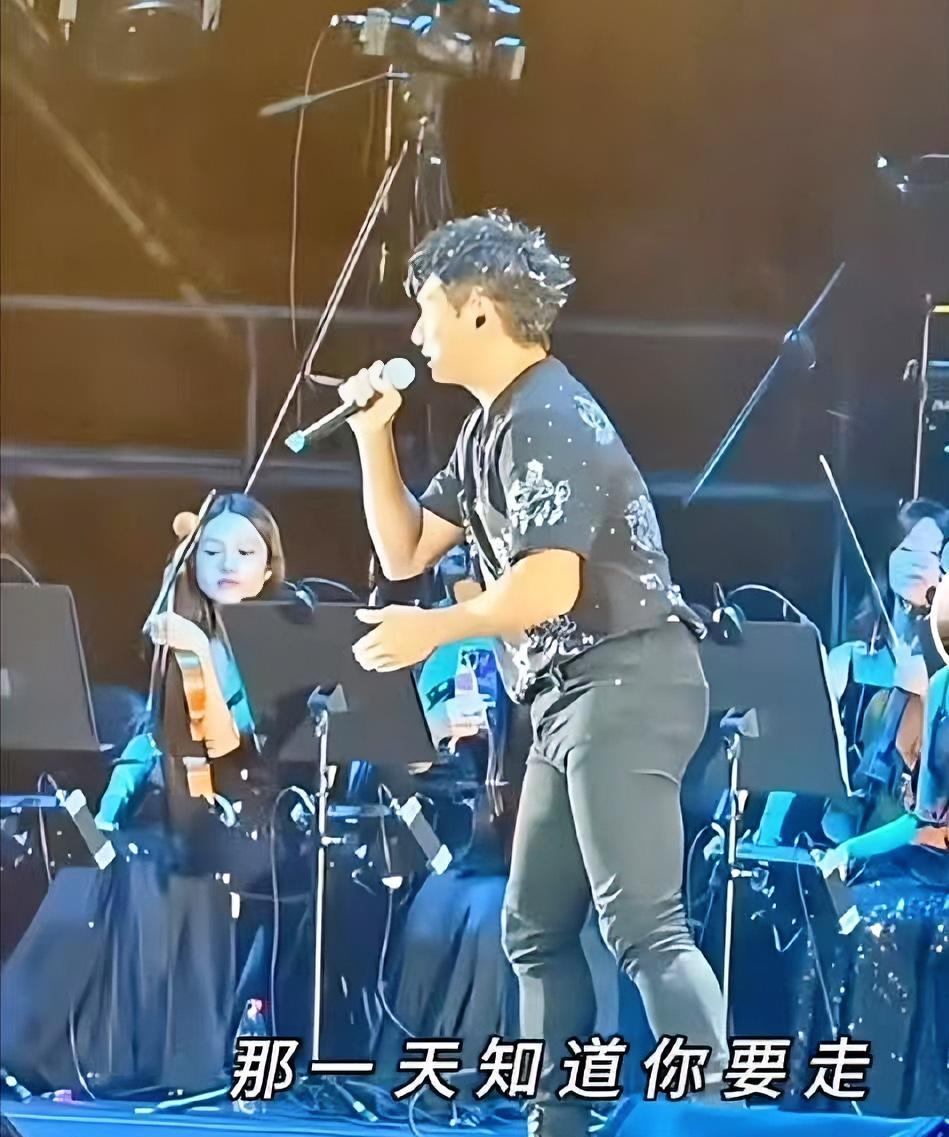 吴奇隆，醒醒吧，别怪我说话难听！这次我是真的看不下去了，演唱会上你怎么穿紧身