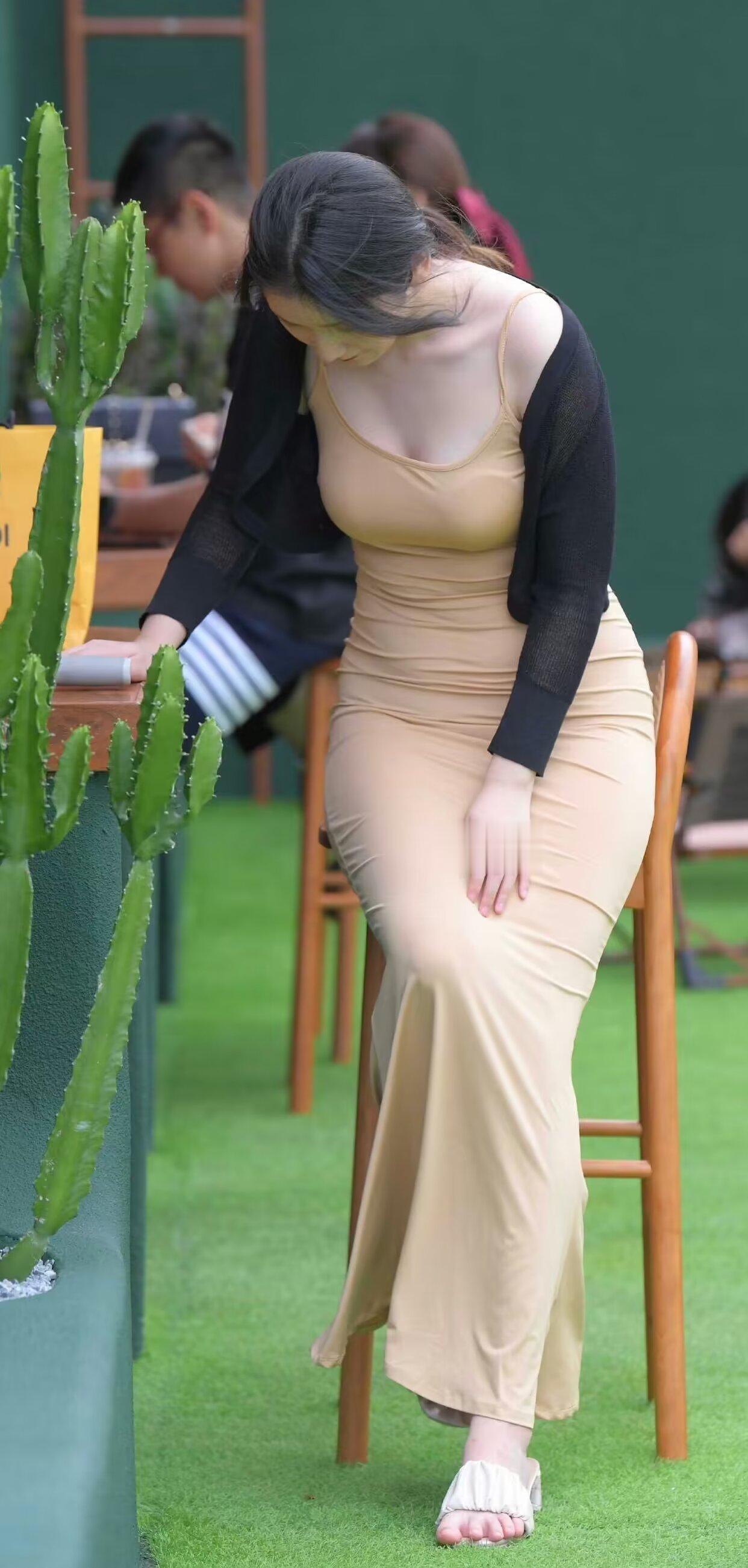 如果你每天过的比猪还懒，结果一定比猪还惨。跟着蜜蜂采花朵，跟着苍蝇找厕所，跟着