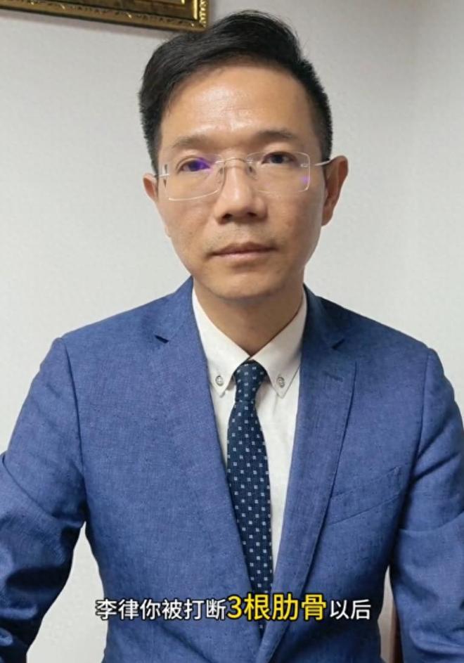 可以放心了！李圣律师的事情终于结束了！来了一个很强的外援！张书站在法院门