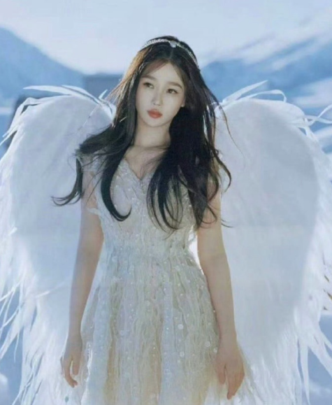 赵露思虞书欣这身造型是不是同款？