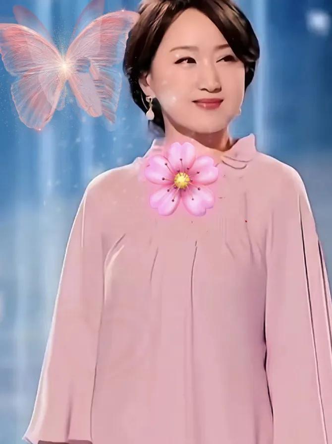 湖南卫视的导演都懵了，杨钰莹也懵了，连现场乐队都愣了，后台工作人员也没料到精