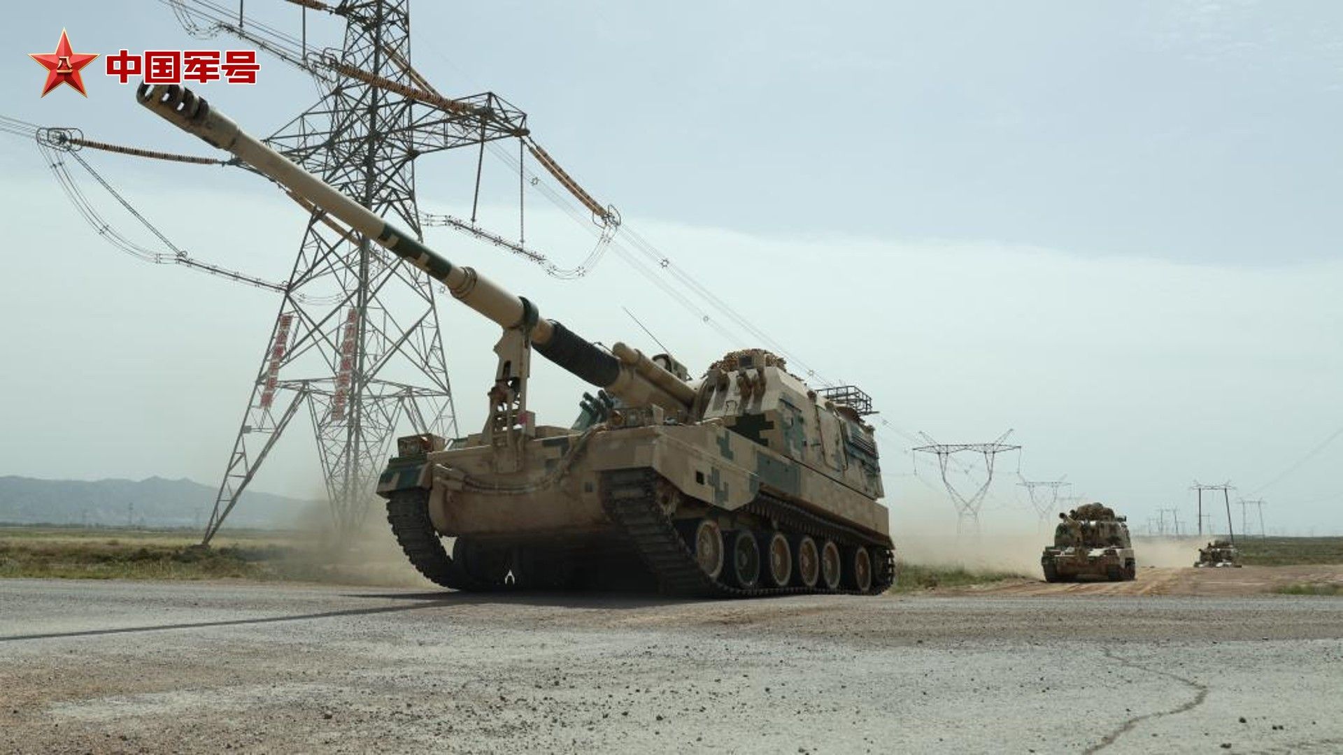 近日，陆军第76集团军某旅在西北某演训场组织开展实战化演练。