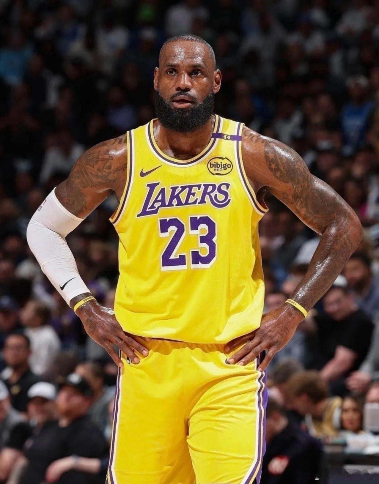 以下NBA纪录谁的最难被打破？1张伯伦单场100分2库里单场13记