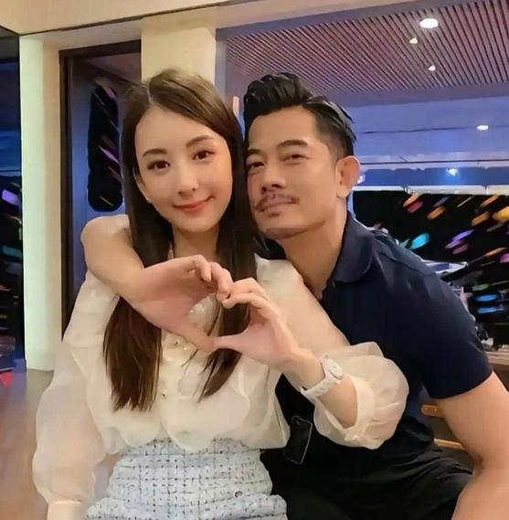 郭富城和方媛结婚的时候，签了一份婚前协议，如果离婚，方媛只能带走随身物品，每月拿