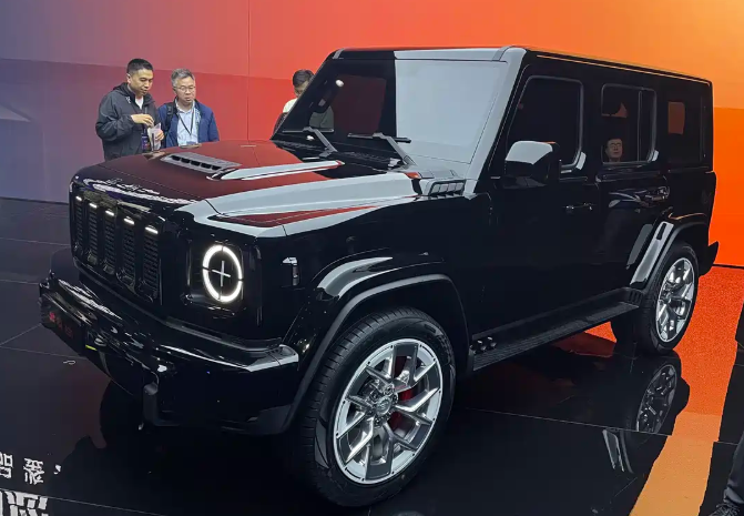 国产大G上新，北京81和城市猎人双车首发亮相硬核直男座驾外观方面，北京81传承