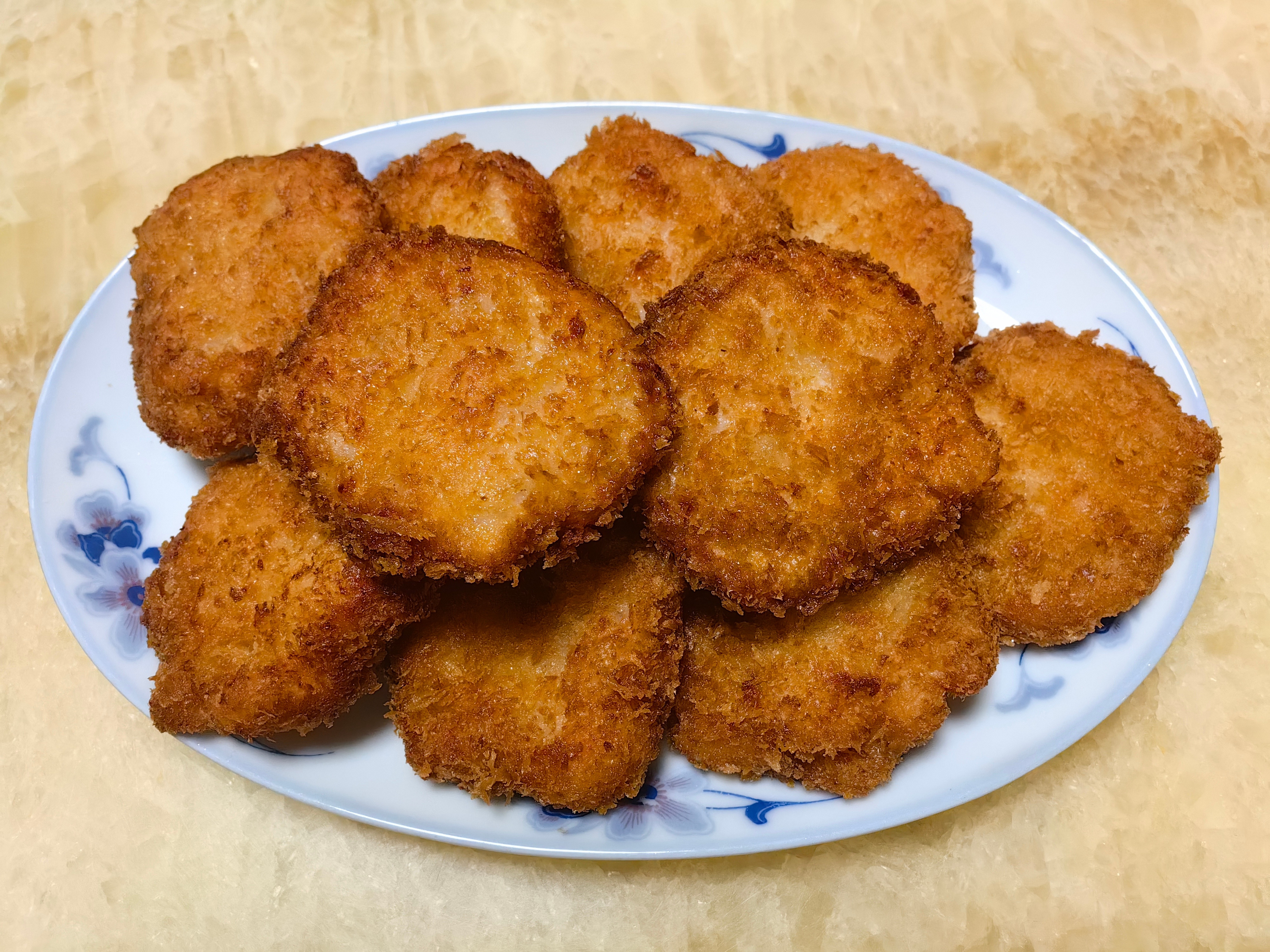 每日一餐分享咖喱炒饭，烤鸭，小白菜鸡蛋汤，炸花枝虾饼。​​​