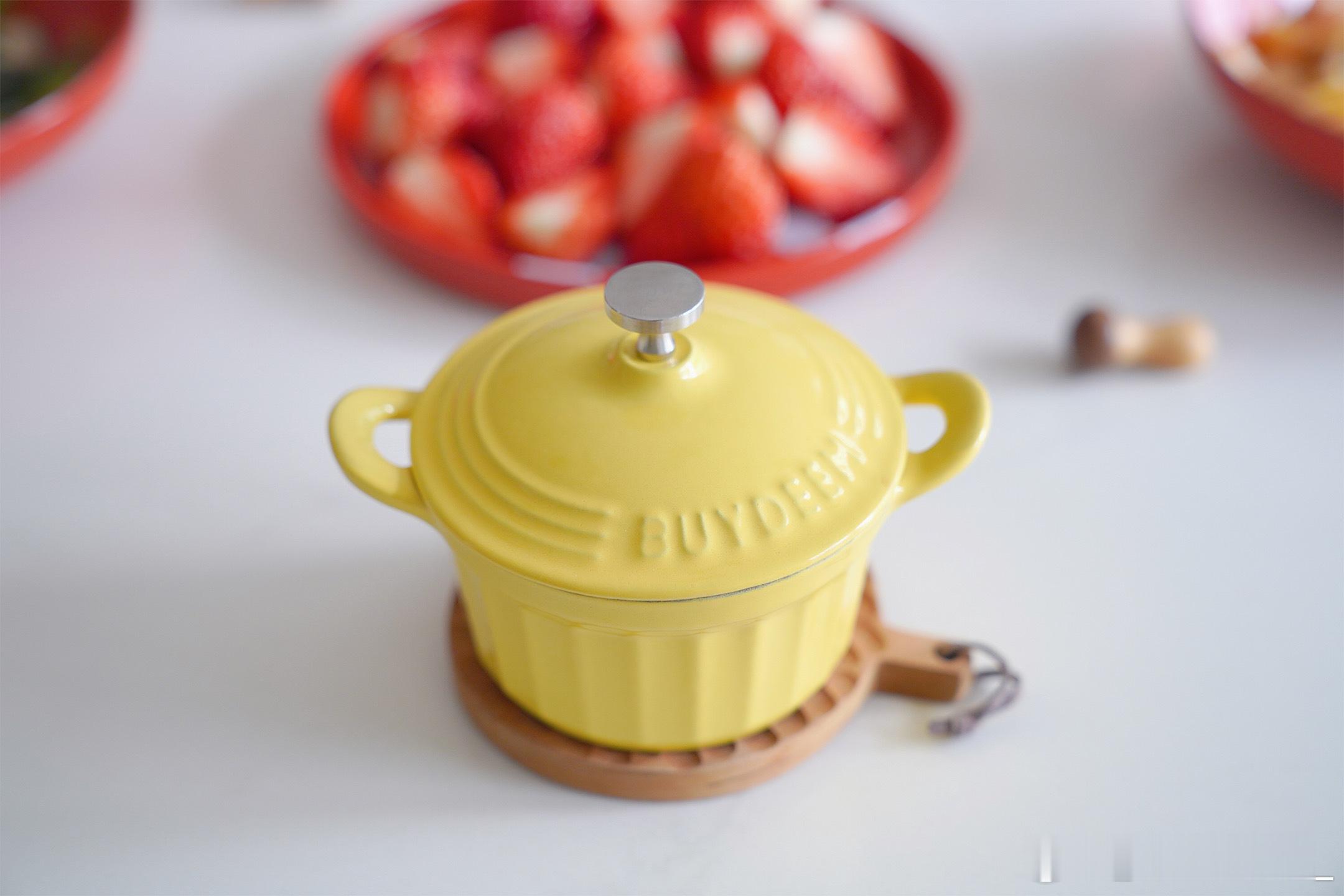 新周愉快早饭腊八粥、香菇油菜、虾仁卷心菜炒肉、坚果、草莓~腊八节