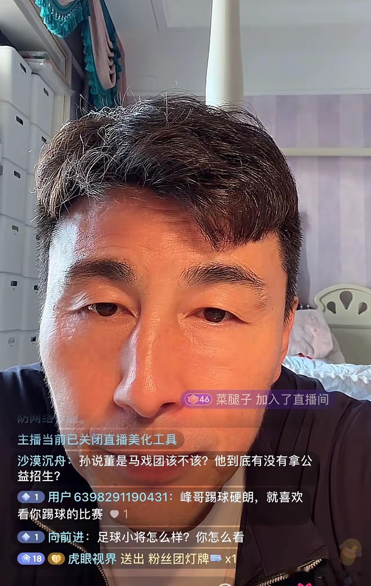 前国脚李玮锋在直播时表示，董路董哥和车范根教练，是我职业生涯中的两个贵人。当初我