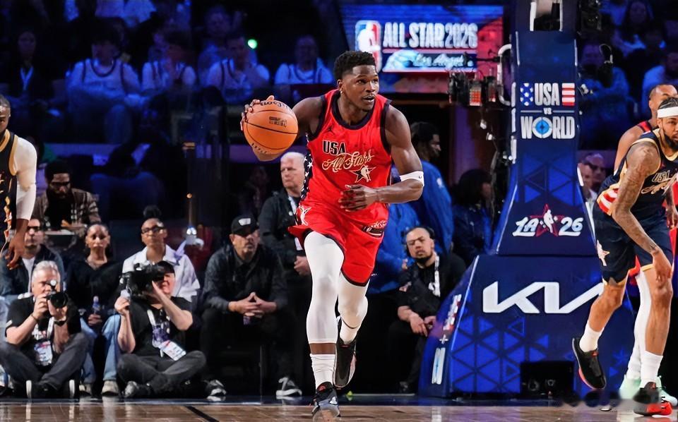 从四个方面总结一下本次全明星1，世界队的核心无疑是文班亚马，并且真正重视这场