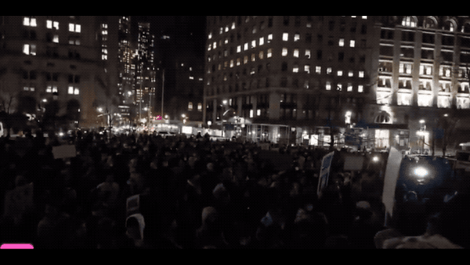 美国反ICE游行口号很惊悚：绞死国土安全部部长，杀死ICE特工就是拯救生命！随着