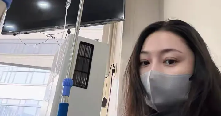 张馨予170cm瘦至100斤！2月发烧3次输液，旗袍撑不满引心疼