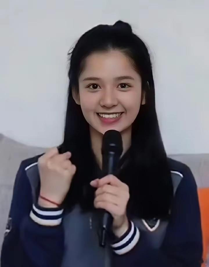 张婧仪学生时期跟现在长得差不多哎一样的好看