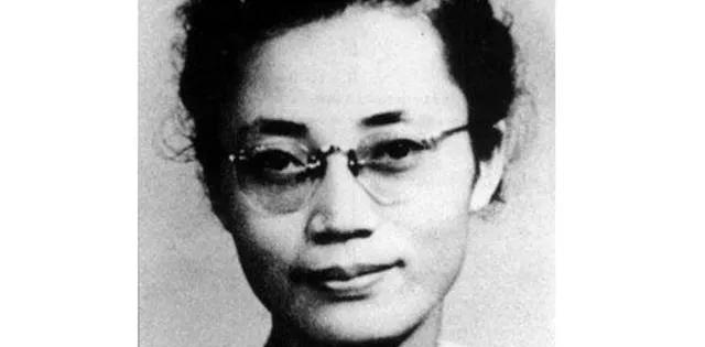 1950年，萧明华被敌特分子严刑拷打，但她却誓死不从。谁知，有一次她却突然喊道：