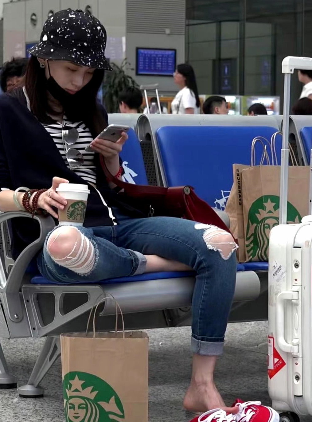 现在的年轻人又会穿松弛感又强