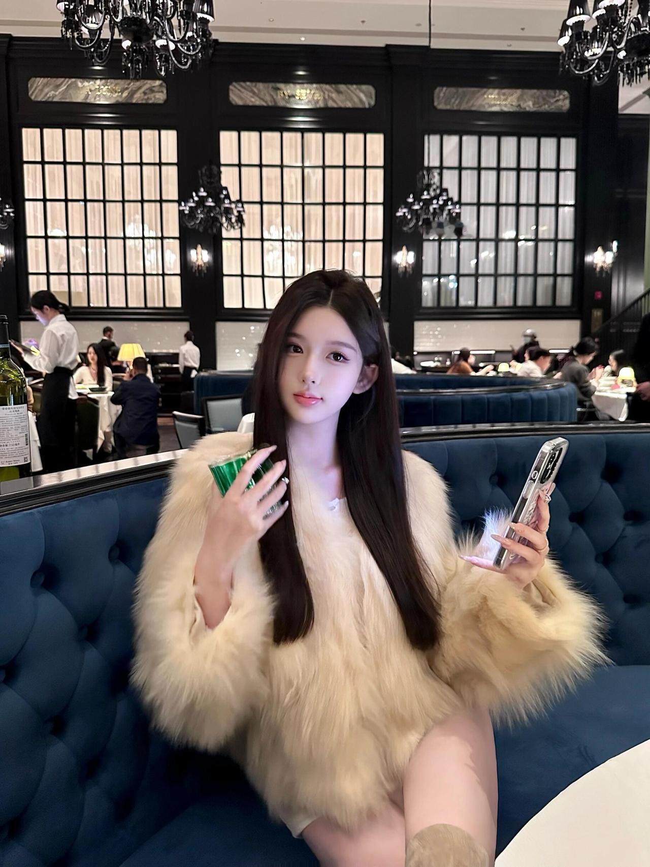 淡淡的顺顺的南京漂亮饭一痕月装修和杭州差不多菜品也会不定期更新！烤鸭好吃两