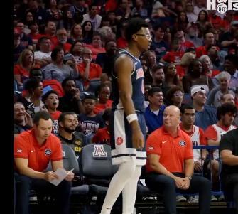 詹姆斯的二儿子布莱斯比布朗尼更容易在NBA立足，布莱斯身高1.93，静态天赋不错