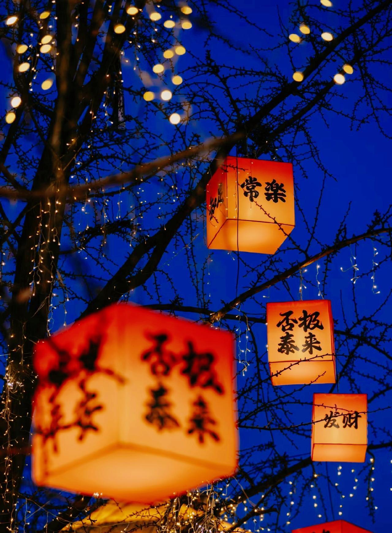 男人的教养友善温和，想人所想生活窘迫，不卑不亢，冻死迎风站，饿死不作声。家