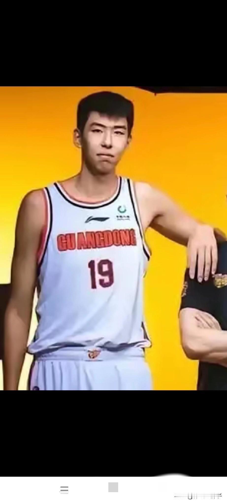 徐昕入选国家队集训队，是走出职业生涯以来的阴影和不顺第二步转机。徐昕这么一优秀个