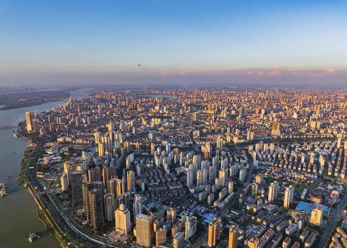 2025年中国发展最快的城市排名榜前十名：北京深圳上海广州济南（黑马城