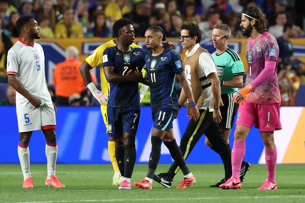据巴西国家报媒体报道，巴西队3比0赢下海地后的24小时，坏消息还是来