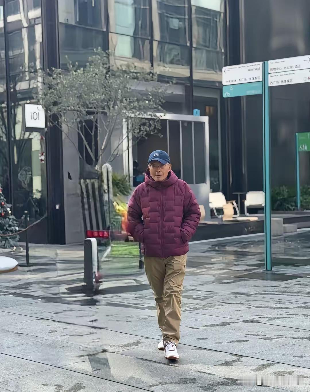 我真太佩服我大伯!53年出生的，今年72岁。退休前在乡镇派出所上班，兢兢业业几十