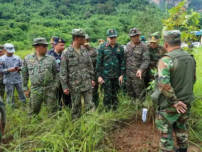 中国一手促成泰国与柬埔寨签署停火协议，这是一牛。中国官方不高调争功，自我表扬，