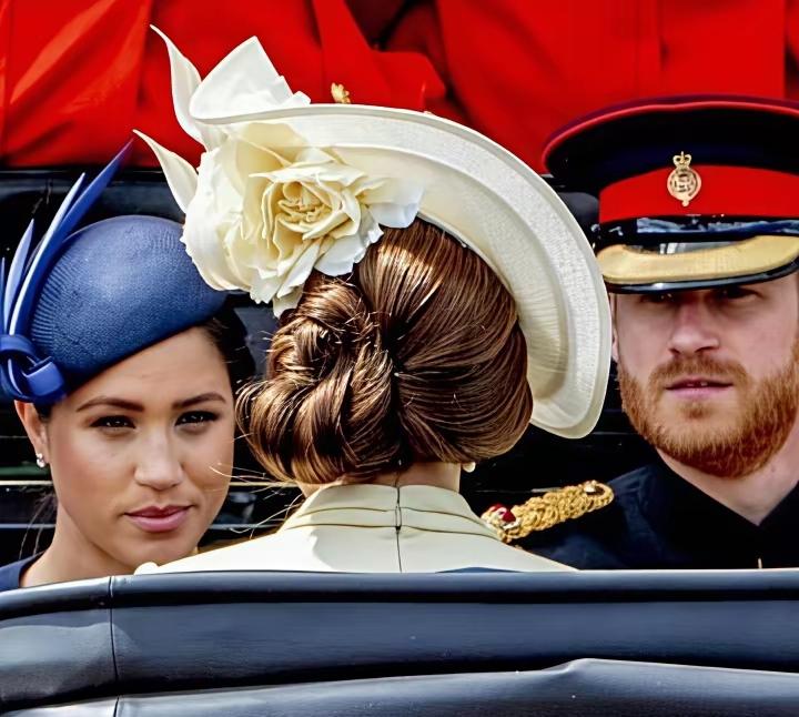 几年前的梅根，对凯特那真是“恶意满满”呀！好胜心强的梅根，一直看不惯凯特，为何