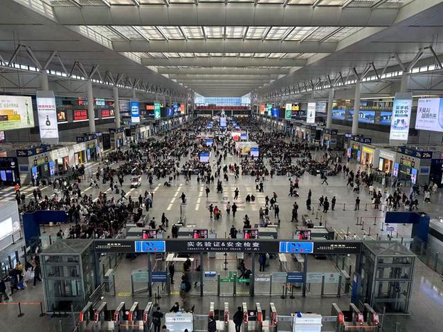 京沪高铁每日运力增1万人次 或对民航票价产生下行压力