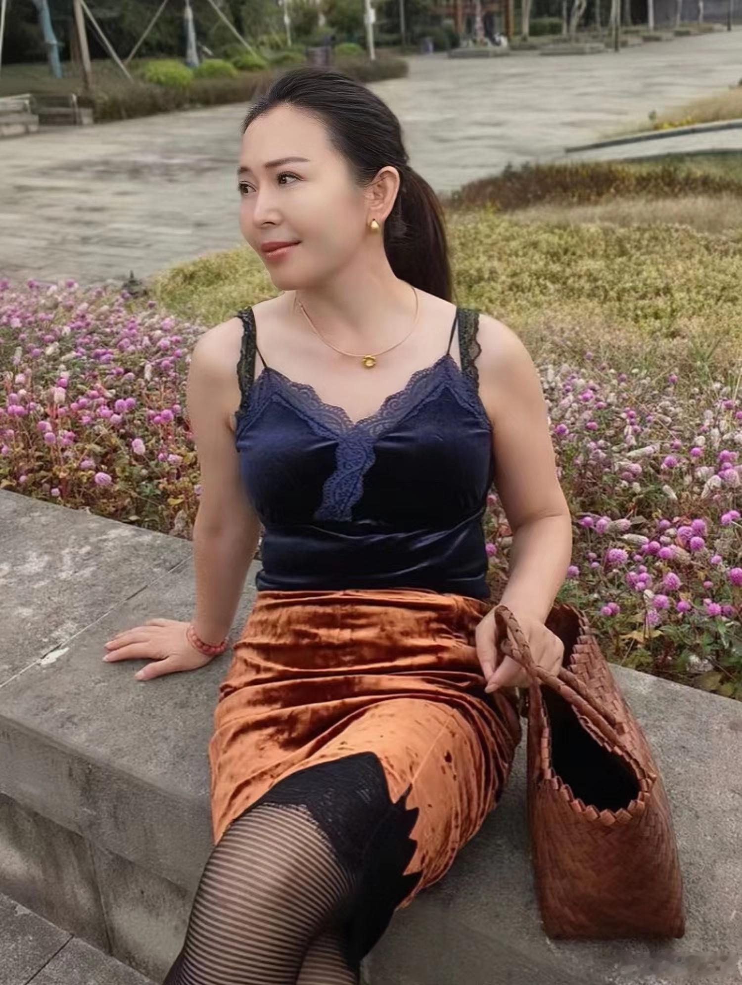 五十岁黑丝阿姨​​​