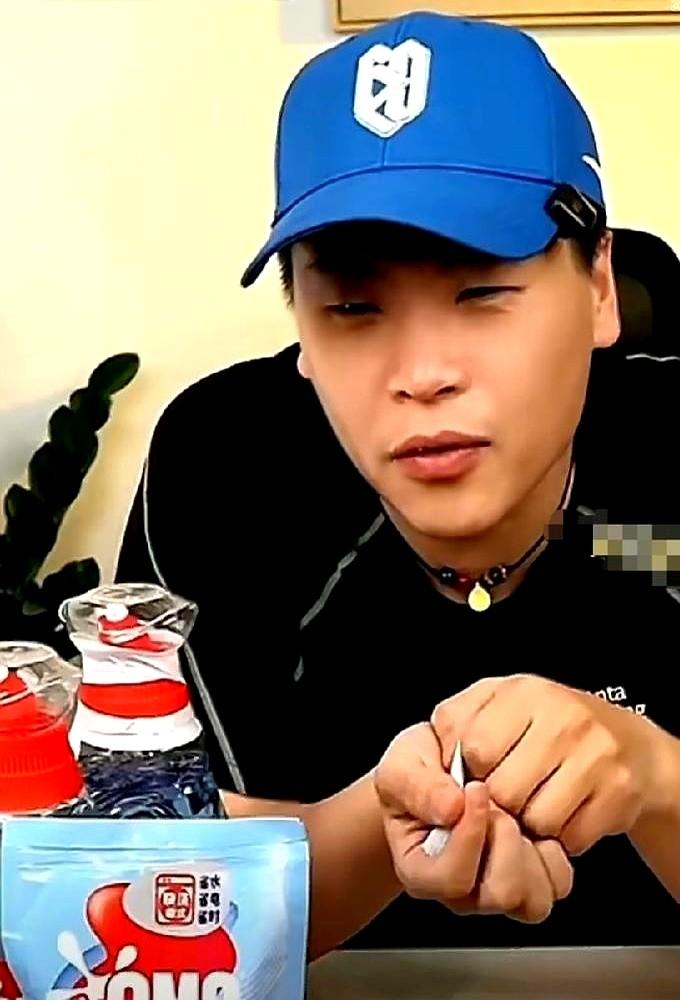 张继科说自己反手是“蒙的”，这事儿你敢信？队友郝帅直接戳穿：他那反手拧起来，