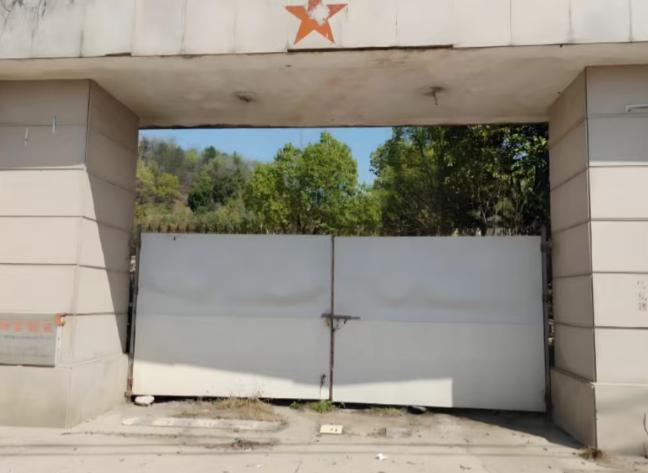 [点赞]那些废弃军营为啥一直没人敢动？原因也很简单：它们都归部队管，地方上完全