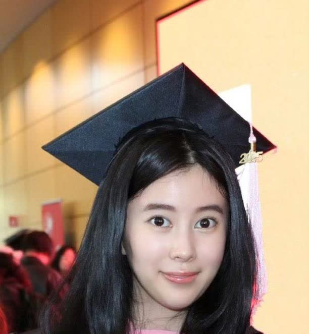 看到杨子大女儿我才懂得什么叫莞莞类卿今天杨子22岁大女儿海润大学毕业，作
