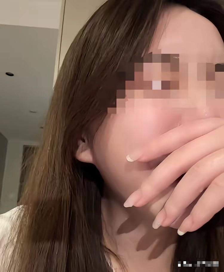 🌞郑州一个普通女文员，月薪才四千多，前阵子跟领导请了三天假，借口是“生理期