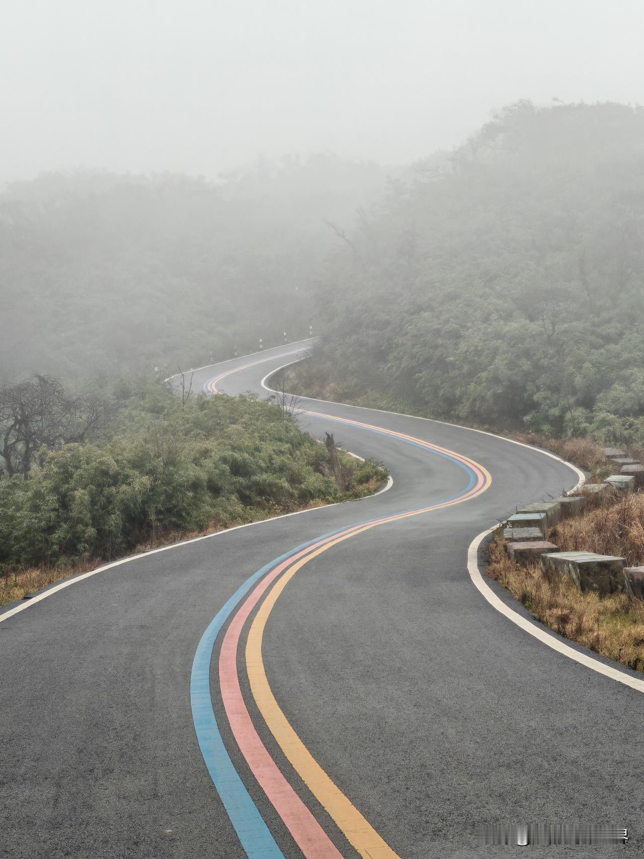 刚退休觉得生活没意思，太正常了。就像我的一个朋友，忙了几十年，突然闲下来，电视看